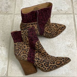 Crown Vintage leopard print bootie size 6M